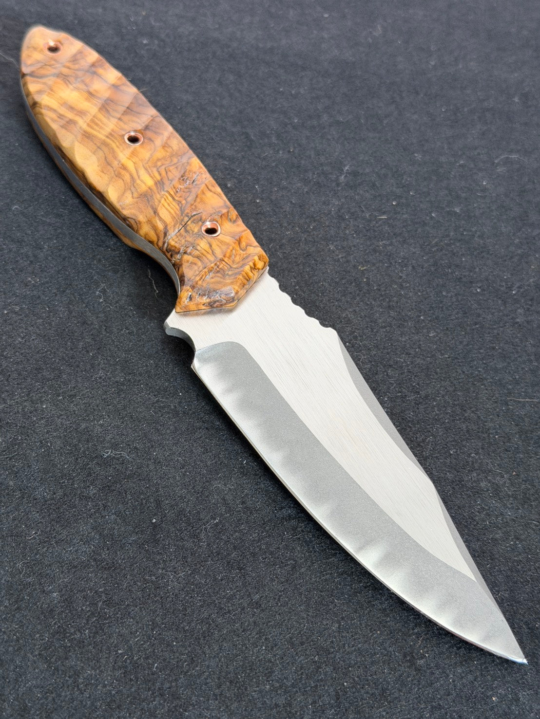 Mononofu Yoroidoshi armor-piercing knife with olive wood handle scales and copper pins